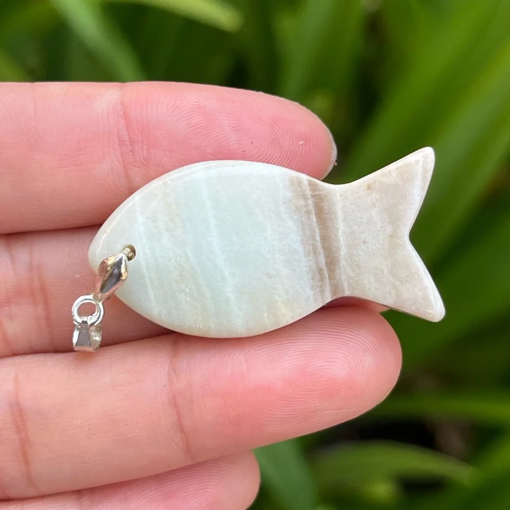 Sterling silver 925 stamped Caribbean calcite‎ fish pendant 1436